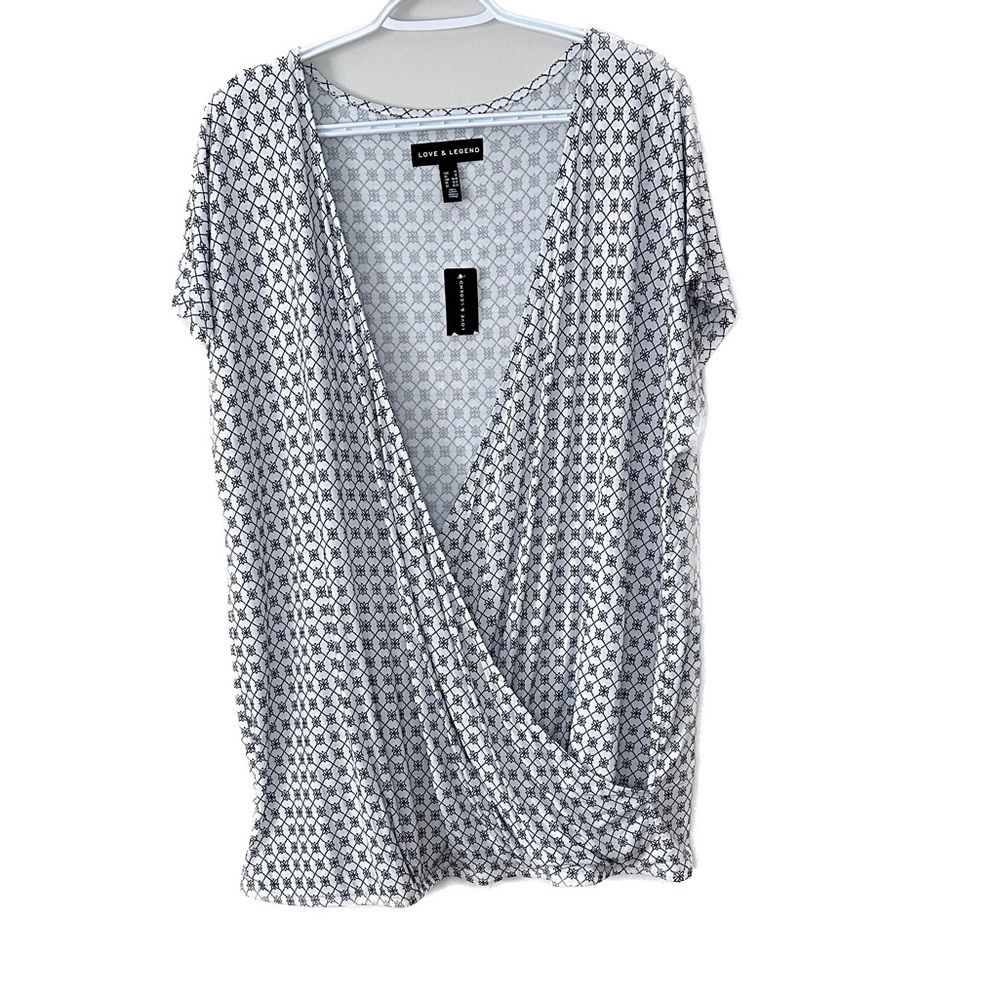 NWT Love & Legend Faux Wrap White Tunic Abstract Print Elasticized Hem Size 1X